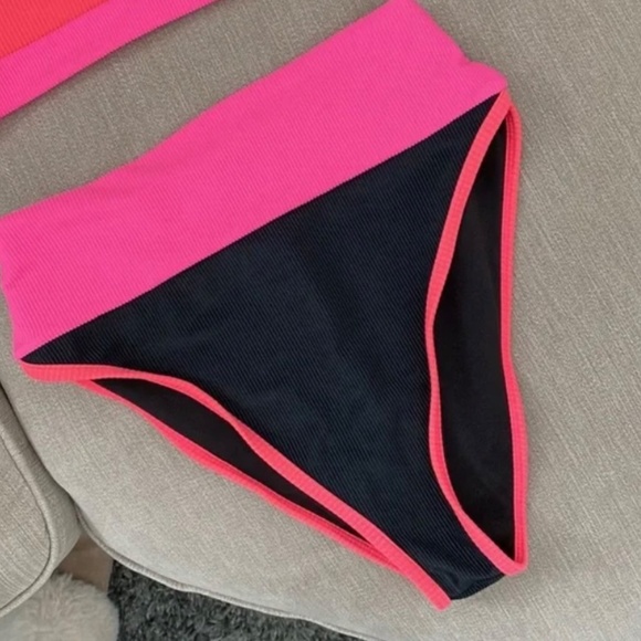 Beach Riot - Picture 4 of 4